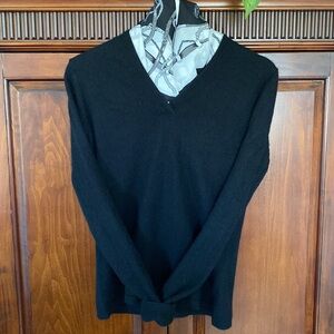 For the Republic Cashmere 100% cashmere black V neck long sleeve classic pull